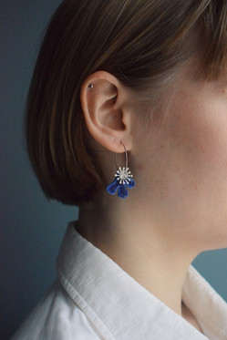 Pernille, tummansininen