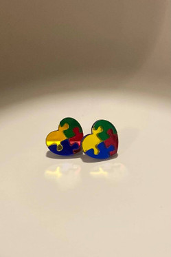 Sydämellinen, värikäs nappi