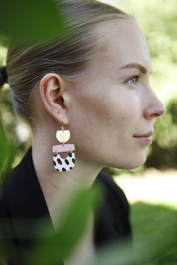 Porina, vaaleanpunainen-pilkku