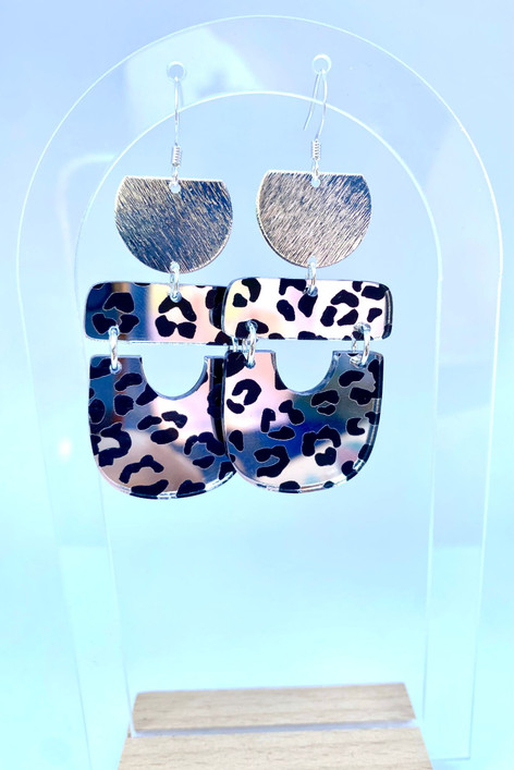 Peili-Porinat, leopardi- hopea