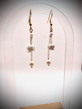 Sanelma - valkoinen - kulta - koukku