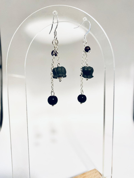 Sanelma - musta - hopea - koukku