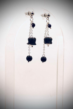 Sanelma - musta - hopea - nappi