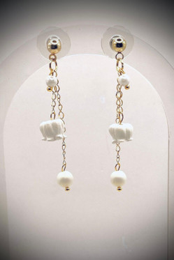 Sanelma - valkoinen - kulta - nappi