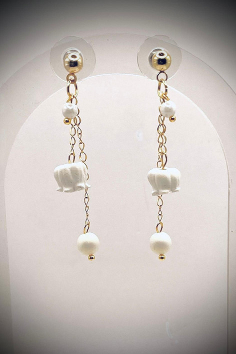 Sanelma - valkoinen - kulta - nappi