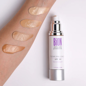 Tinted Day Cream SPF35 - sävyttävä päivävoide fysikaalisella aurinkosuojalla 59€