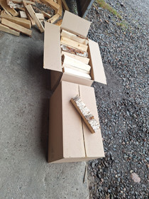 Koivuklapi 30cm, pakattuna 40l pahvilaatikoihin 15kpl (n.1 i-m3)