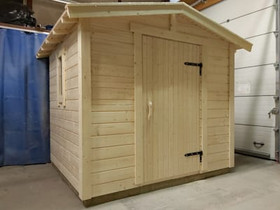 Esteetön Invahuussi