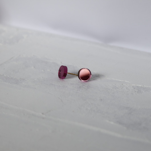 Peili Nappikorvakorut