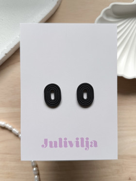 Ovaali nappikorvakorut