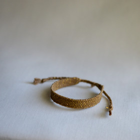 Linen Stories | Hiekka-kulta käsin kudottu pellavarannekoru