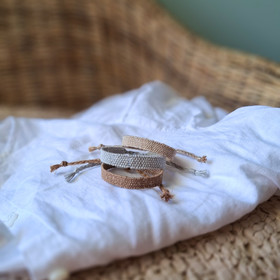Linen Stories | Beige-hopea käsin kudottu pellavarannekoru