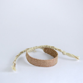 Kudottu rannekoru - mallikappale