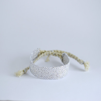 Kudottu rannekoru - mallikappale