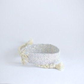 Kudottu rannekoru - mallikappale