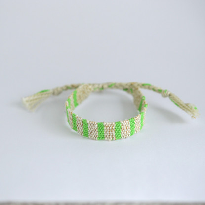 Kudottu rannekoru - mallikappale