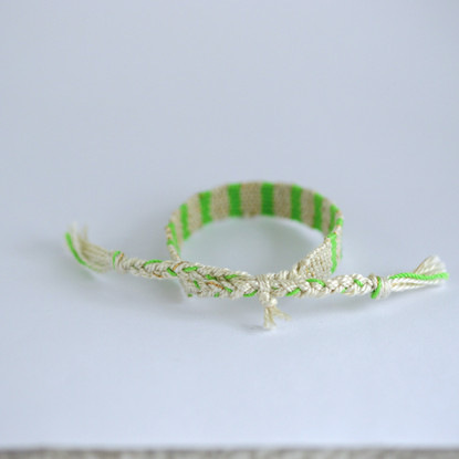 Kudottu rannekoru - mallikappale