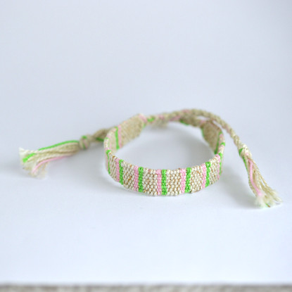 Kudottu rannekoru - mallikappale