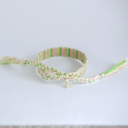 Kudottu rannekoru - mallikappale