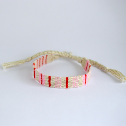 Kudottu rannekoru - mallikappale