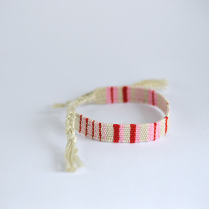 Kudottu rannekoru - mallikappale