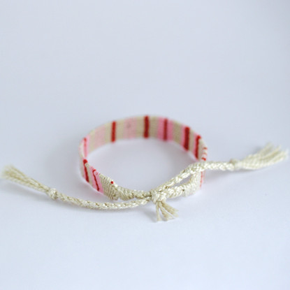 Kudottu rannekoru - mallikappale