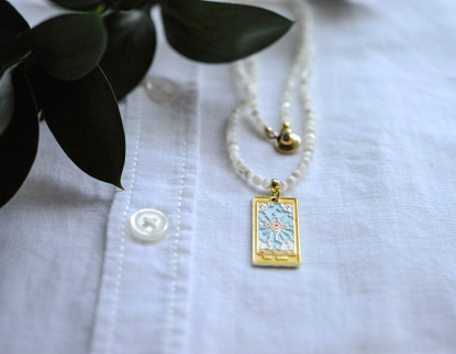 Helmikaulakoru kullatulla The Star riipuksella