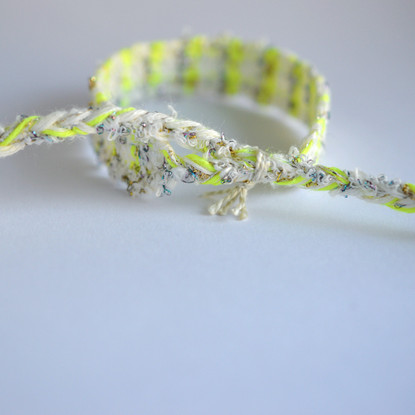 Kudottu rannekoru - mallikappale