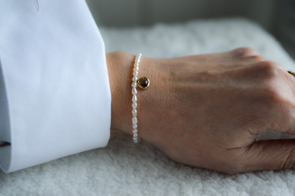 Helmirannekoru upealla riipuksella