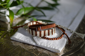 Kudottu rannekorusetti 