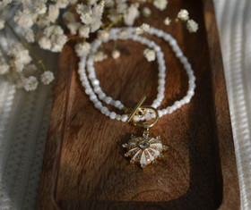 Mother of Pearls helmikaulakoru