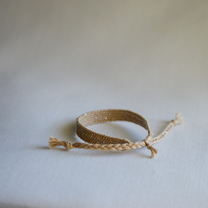 Linen Stories | Beige-hopea käsin kudottu pellavarannekoru