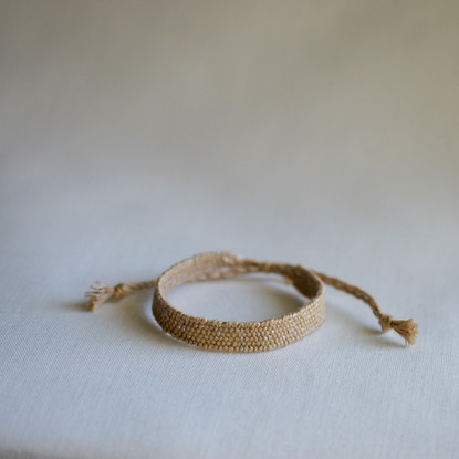 Linen Stories | Beige-hopea käsin kudottu pellavarannekoru