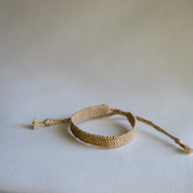 Linen Stories | Beige-kulta käsin kudottu pellavarannekoru