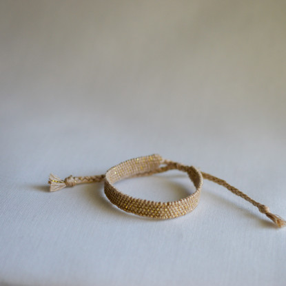 Linen Stories | Beige-kulta käsin kudottu pellavarannekoru