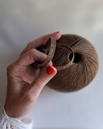 Linen Stories | Ruskea-hopea Shimmer käsin kudottu pellavarannekoru