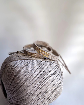 Linen Stories | Harmaa–kulta Shimmer – käsin kudottu pellavarannekoru