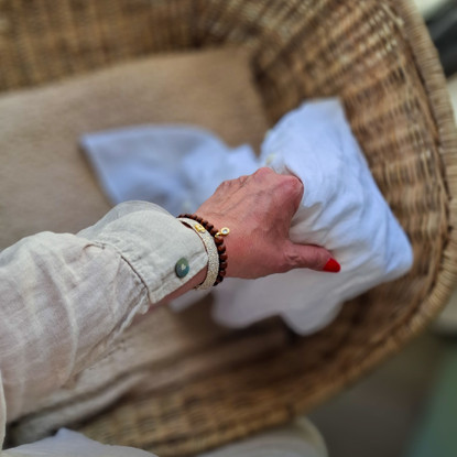 Linen Stories | Lämminsävyinen puuhelmirannekoru