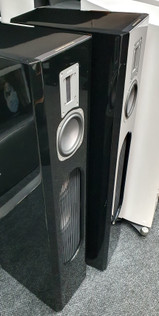 Esittelypari AURUM MONTAN 9 high gloss black