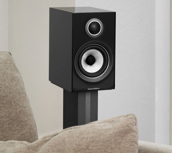 Esittelypari Bowers & Wilkins 707S2 kaiutinpari