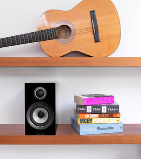 Esittelypari Bowers & Wilkins 707S2 kaiutinpari