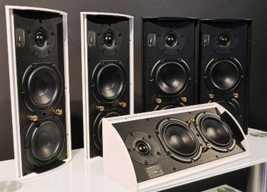 Cornered Audio C5 kulmakaiutin musta
