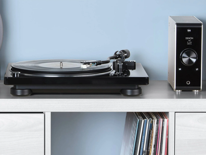 Denon DP-400 levysoitin musta