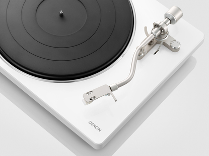 Denon DP-400 levysoitin valkoinen