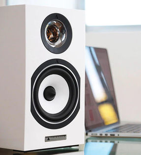 Triangle Esprit Titus Ez kiiltävä valkoinen kaiutinpari