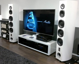 Esittelypari Triangle Magellan Concerto