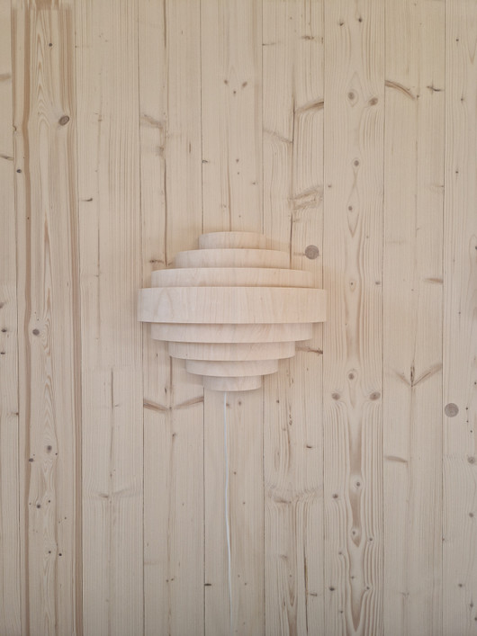 Pesä Seinävalaisin