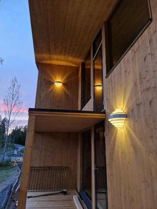 Pesä Seinävalaisin