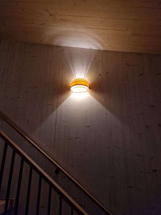 Nousu seinävalaisin