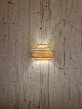 Nousu seinävalaisin